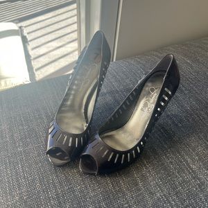JESSICA SIMPSON Gray Patent Leather Heels
